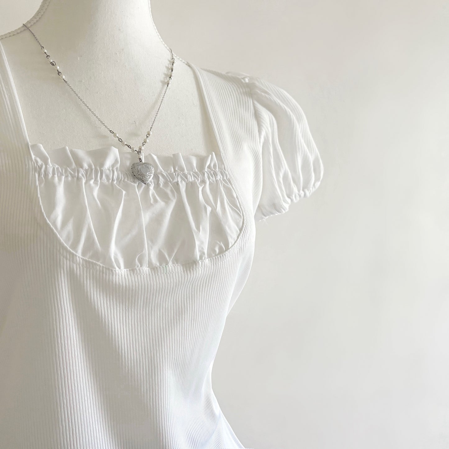 𐙚 White Yukiko Milkmaid Top