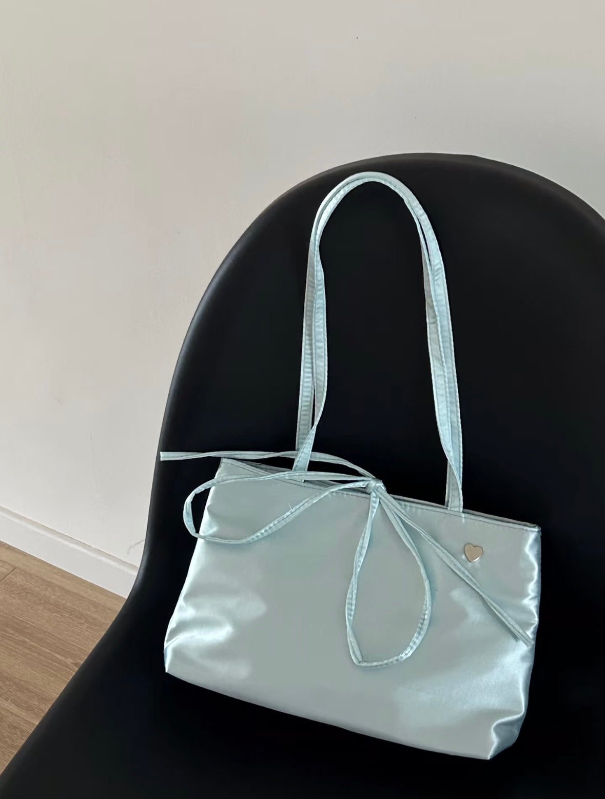 ๐ Satin Bowknot Bag